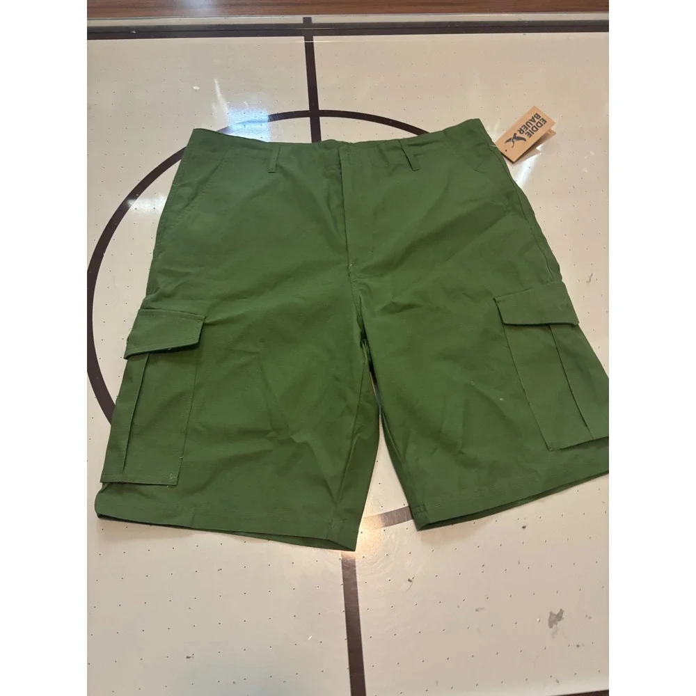 811 Eddie Bauer Mens Cargo Shorts Green Utility Size 34 NWT few string issues.
